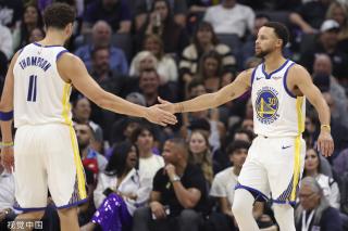 更衣室日常 更衣室日常